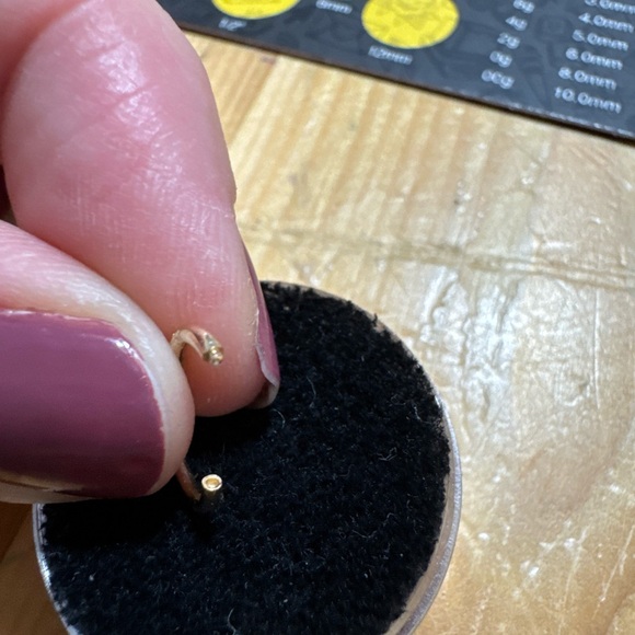 Urban Body Jewelry 7mm 14k Yellow Gold 16G Clicker Seamless Hinged Hoop Earring - Picture 8 of 9